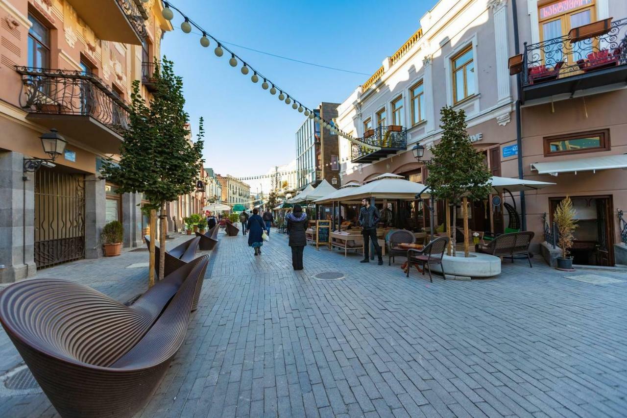 Appartamento Wehost Cozy Nest Tbilisi Esterno foto