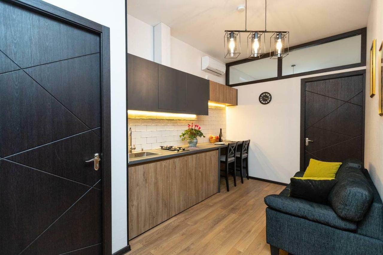 Appartamento Wehost Cozy Nest Tbilisi Esterno foto