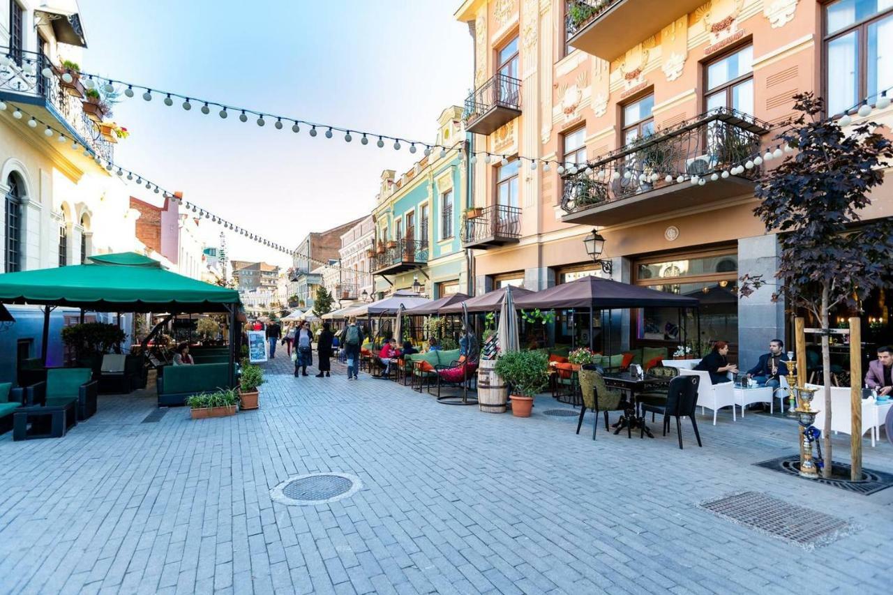 Appartamento Wehost Cozy Nest Tbilisi Esterno foto
